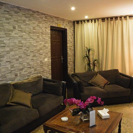 Capri Hotel Suites Amman Bagian luar foto