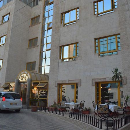 Capri Hotel Suites Amman Bagian luar foto