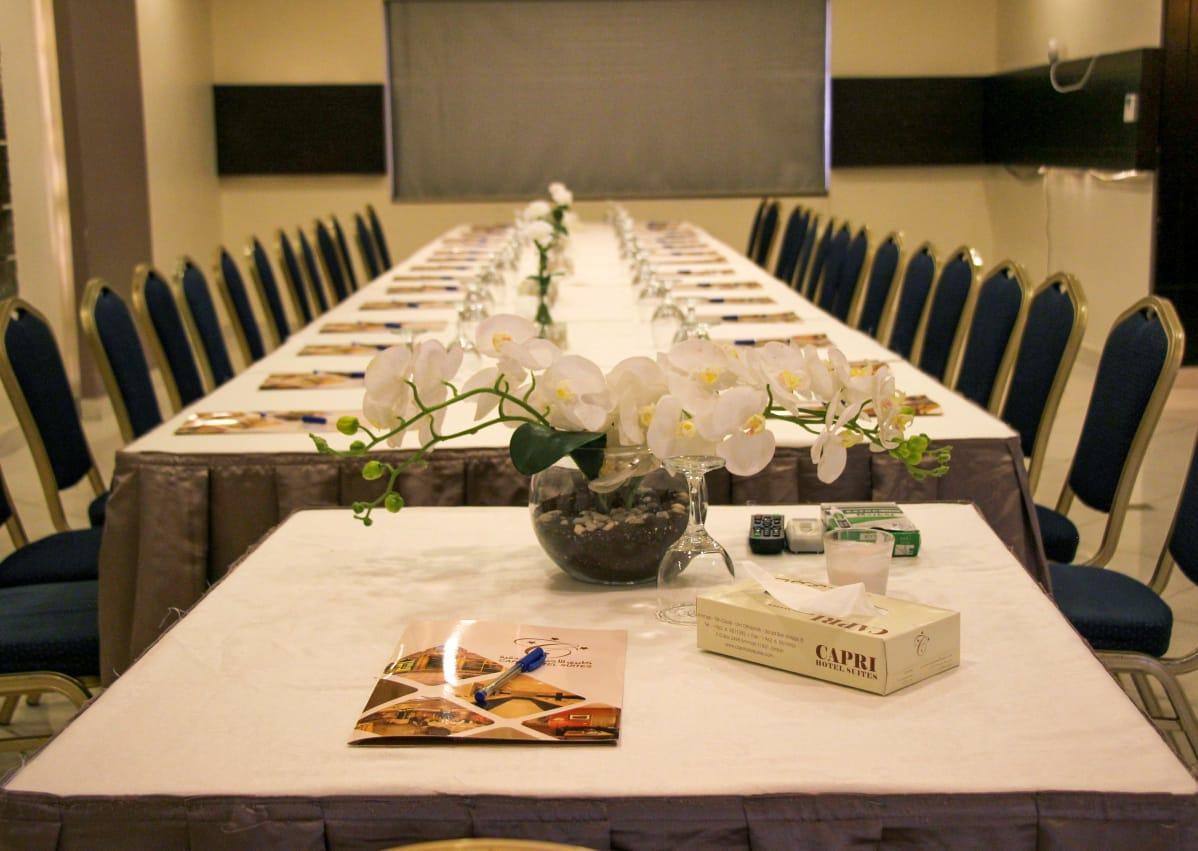 Capri Hotel Suites Amman Bagian luar foto