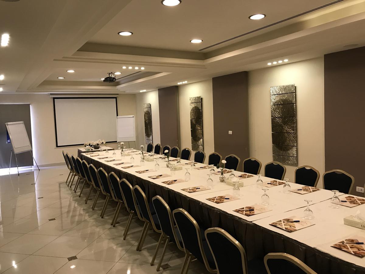 Capri Hotel Suites Amman Bagian luar foto