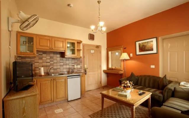 Capri Hotel Suites Amman Bagian luar foto