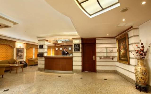 Capri Hotel Suites Amman Bagian luar foto
