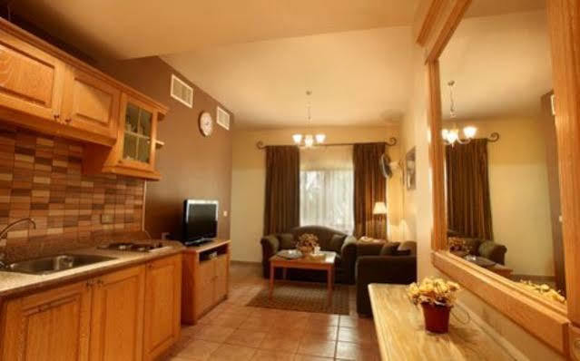 Capri Hotel Suites Amman Bagian luar foto