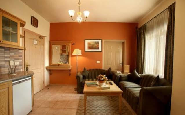 Capri Hotel Suites Amman Bagian luar foto