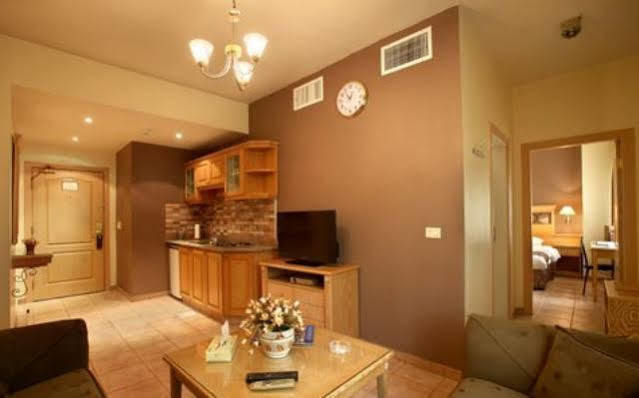 Capri Hotel Suites Amman Bagian luar foto