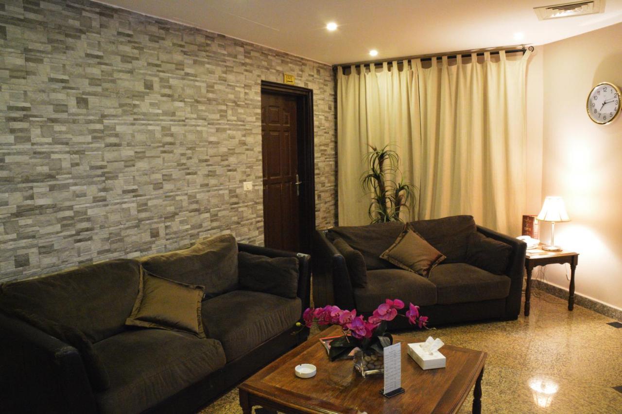 Capri Hotel Suites Amman Bagian luar foto