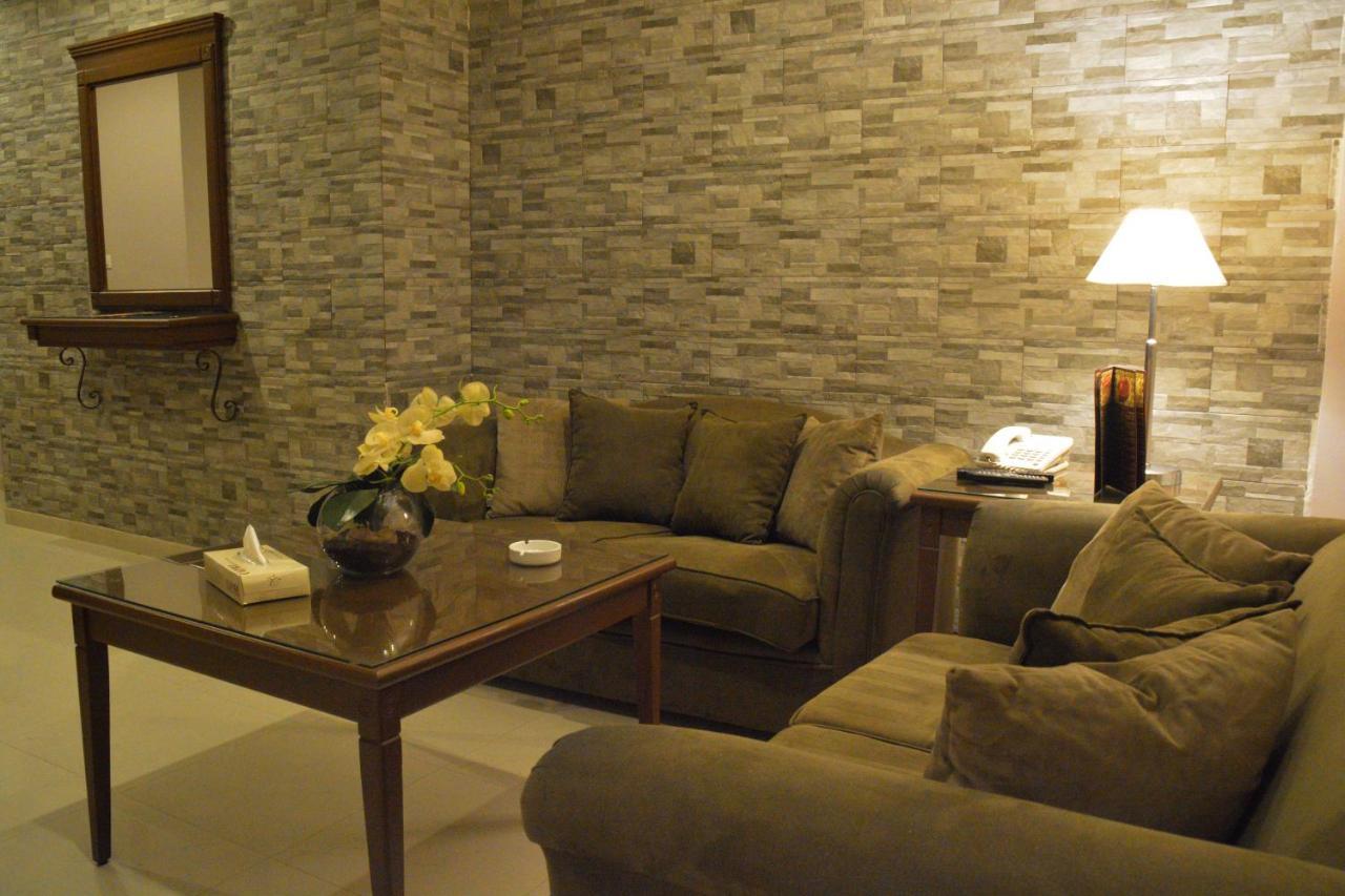 Capri Hotel Suites Amman Bagian luar foto