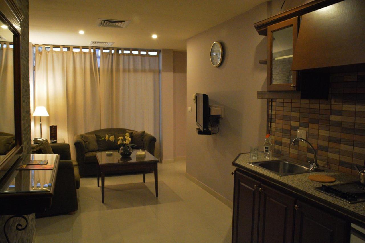 Capri Hotel Suites Amman Bagian luar foto