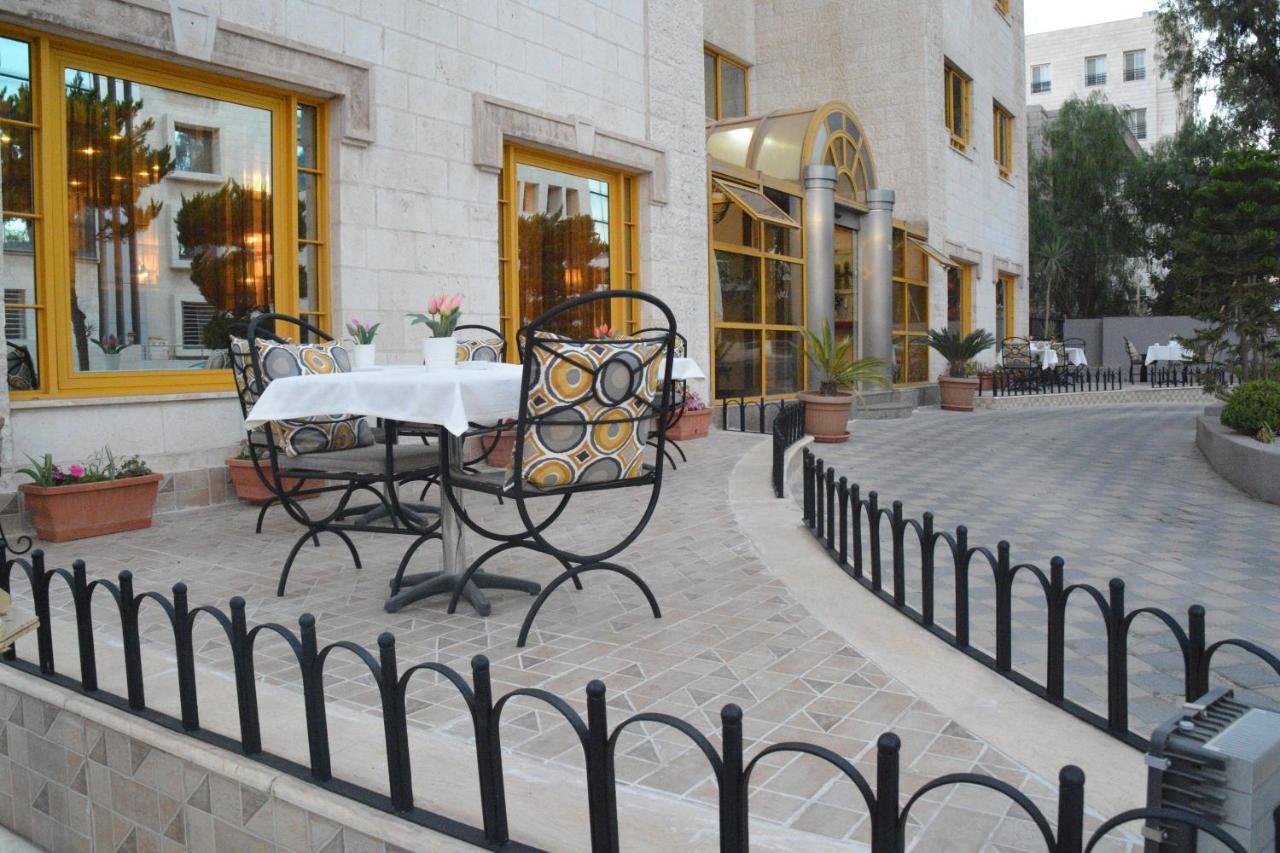 Capri Hotel Suites Amman Bagian luar foto