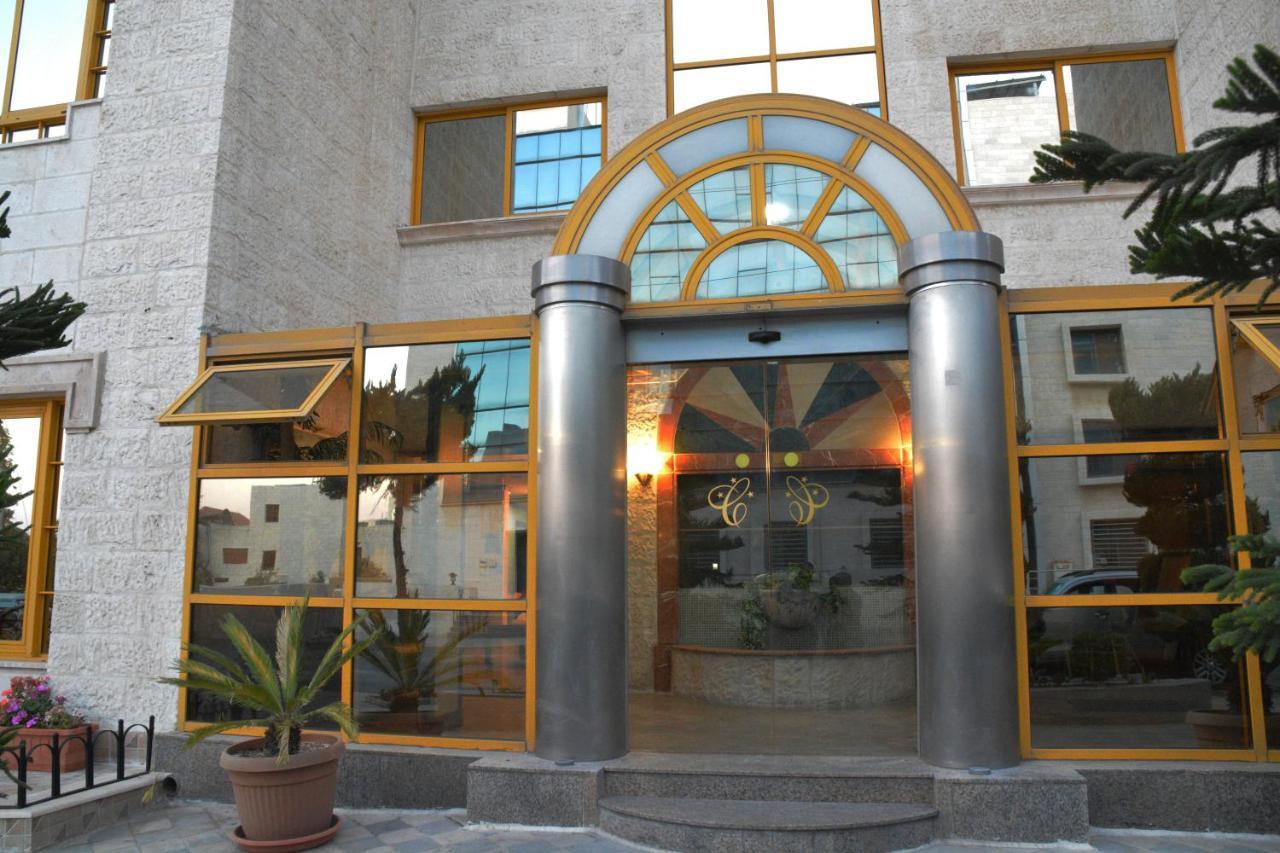 Capri Hotel Suites Amman Bagian luar foto